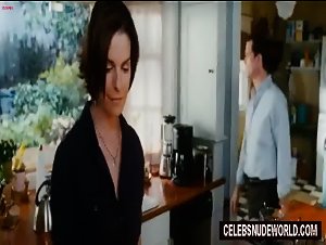 Amber Heard bikini, sexy scene in The Stepfather 2