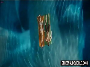Amber Heard bikini, sexy scene in The Stepfather 6