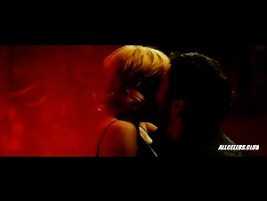 Alba Rohrwacher in come Undone 10