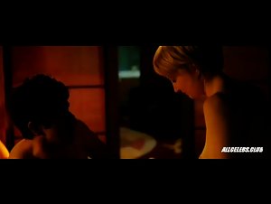 Alba Rohrwacher in come Undone 17