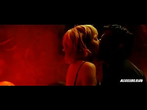Alba Rohrwacher in come Undone 8