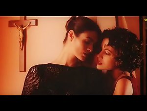 Alyssa Milano and Charlotte Lewis Lesbin Sex in Embrace of the Vampire 12