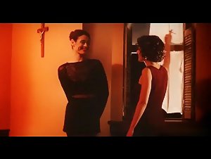 Alyssa Milano and Charlotte Lewis Lesbin Sex in Embrace of the Vampire 2
