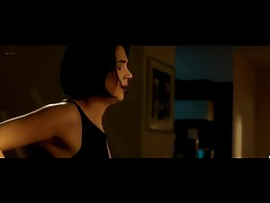 Funda Eryigit in Tereddut (2016) 10