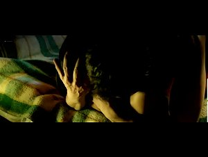 Funda Eryigit in Tereddut (2016) 20