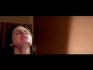 Alexandra Daddario in The Layover (2017) 20