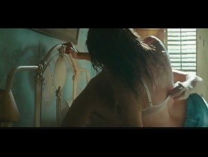 Amber Heard Hot , Outdoor Nudity In The Rum Diary (2011) 11