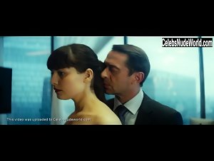 Yuliya Snigir in Pro lyubov (2015) 20