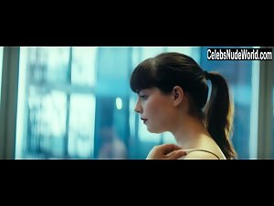 Yuliya Snigir in Pro lyubov (2015) 3