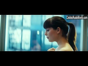 Yuliya Snigir in Pro lyubov (2015) 4