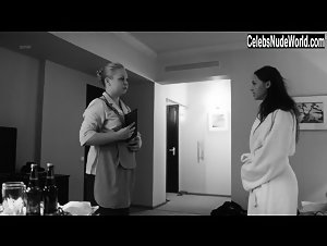 Yuliya Khlynina in Weekend Uik-end (2013) 10