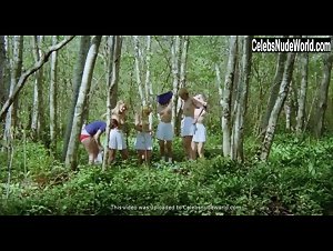 Brigitte Lahaie , Elodie Delage , Flore Sollier , France Lomay , Lynn Monteil in Sechs Schwedinnen von der Tankstelle (1980) 13