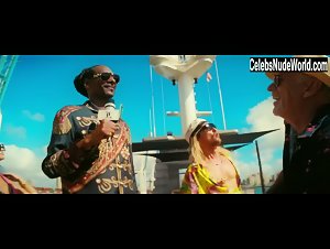 Andrea Bennetti , Dvorah Marie in Beach Bum (2019) 18