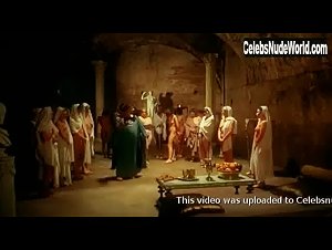 Laura Gemser , Laura Levi , Pauline Teutscher in Caligola: La storia mai raccontata (1982) 5