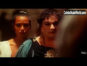 Laura Gemser , Laura Levi , Pauline Teutscher in Caligola: La storia mai raccontata (1982) 9