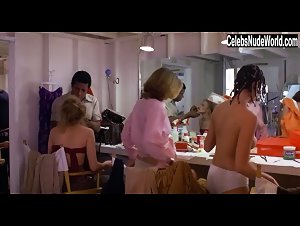 Darlanne Fluegel , Lisa Taylor , Rita Tellone in Eyes of Laura Mars (1978) 13