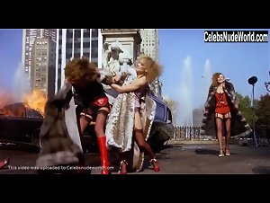 Darlanne Fluegel , Lisa Taylor , Rita Tellone in Eyes of Laura Mars (1978) 5