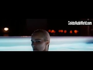 Dora Madison , Isabel Lucas , Rachael Taylor in Loft (2014) 12