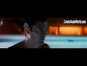 Dora Madison , Isabel Lucas , Rachael Taylor in Loft (2014) 15