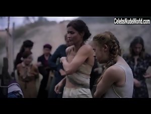Bel Powley , Lisa Loven Kongsli in Ashes in the Snow (2018) 4