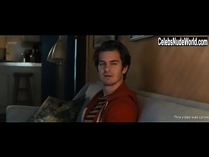 Stephanie Moore , Wendy Vanden Heuvel in Under the Silver Lake (2018) 16
