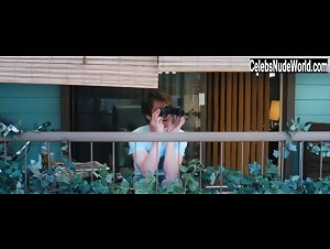 Stephanie Moore , Wendy Vanden Heuvel in Under the Silver Lake (2018) 5