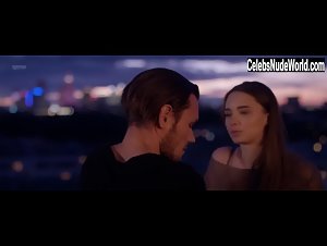 Małgorzata Mikołajczak , Wiktoria Stachowicz in Reakcja łańcuchowa (2017) 1