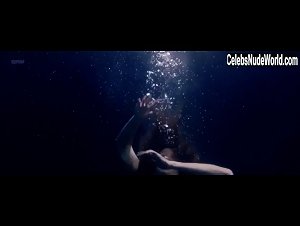 Małgorzata Mikołajczak , Wiktoria Stachowicz in Reakcja łańcuchowa (2017) 19
