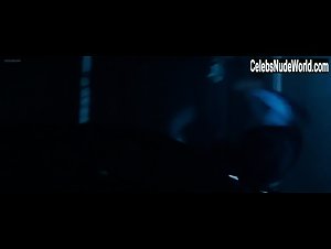 Ana Danilina in Resident Evil: Apocalypse (2004) 6