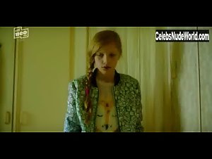 Valerie Koch in Parfum (series) (2018) 5