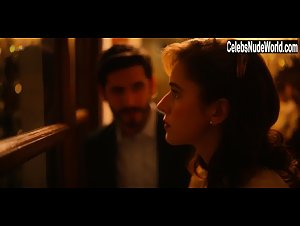 Tessa Ia Hot , Outdoor in Narcos: Mexico (series) (2018) 1