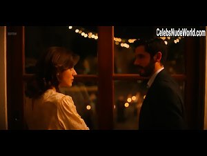 Tessa Ia Hot , Outdoor in Narcos: Mexico (series) (2018) 12