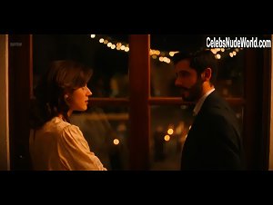 Tessa Ia Hot , Outdoor in Narcos: Mexico (series) (2018)