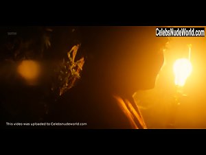 Tessa Ia Kissing , Couple in Narcos: Mexico (series) (2018) 10