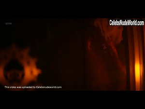 Tessa Ia Kissing , Couple in Narcos: Mexico (series) (2018) 20