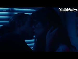 Tess Granfield in Hala (short) (2016) 5