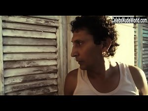 Susana Pous in Juan de los muertos (2011) 1