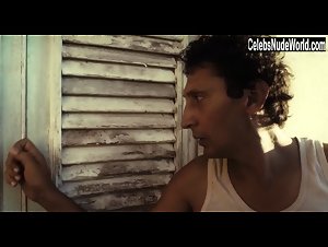 Susana Pous in Juan de los muertos (2011) 3
