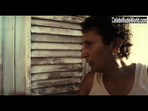 Susana Pous in Juan de los muertos (2011) 4