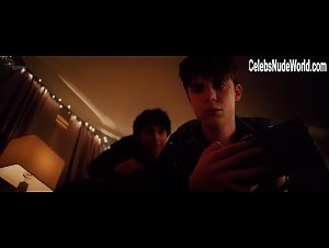Sophie Faulkenberry in Alex Strangelove (2018) 10