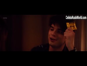 Sophie Faulkenberry in Alex Strangelove (2018) 11