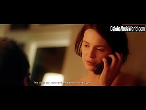 Sophie Aubry in Pas de scandale (1999) 17