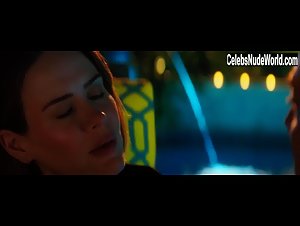 Sarah Paulson in Runner (2015) 2
