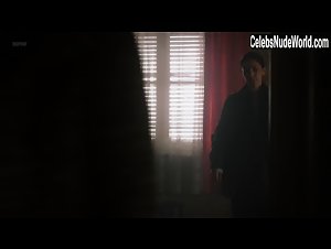 Sara Serraiocco Flasing , boobs in Counterpart (series) (2017) 2