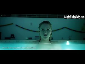 Alexyss Spradlin in It Follows (2014) 17