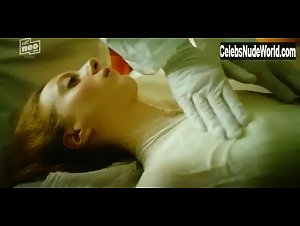 Roxane Duran in Parfum (series) (2018) 6