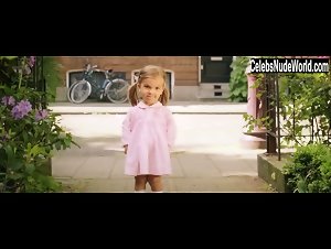Romy Lauwers boobs , Explicit in Het leven is vurrukkulluk (2018) 18