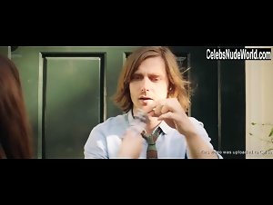 Romy Lauwers boobs , Explicit in Het leven is vurrukkulluk (2018) 9