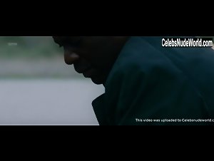 Reyna de Courcy in Wetlands (2017) 18