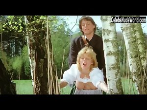 Anita Lamar Lesbian , Vintage in Sechs Schwedinnen auf der Alm (1983) 18